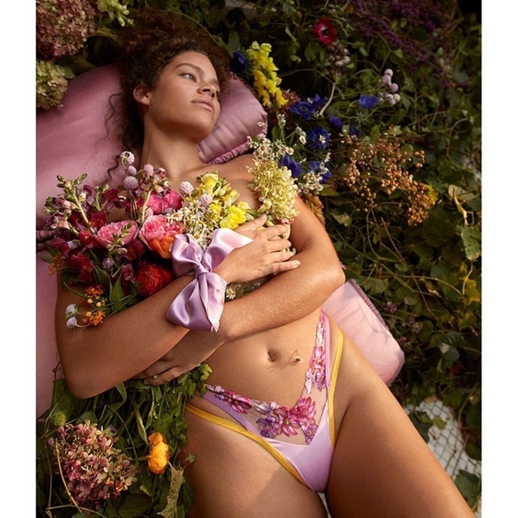 NWT FOR LOVE & LEMONS Falling Floral Embroidery Appliqué Flowers Thong Panty XXS - Picture 1 of 11